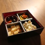 翠嵐ラグジュアリーコレクションホテル京都 - お茶菓子（無料）お代わりOK　ピアノの生演奏つき