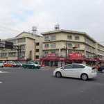 お好み焼き よりみち - 交差点より望む