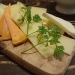清瀬ダイニング - 店長厳選、４種のチーズ盛り合わせ