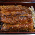 炭焼うなぎ 加茂 - 母が頂いた「うな重・上・肝吸・漬物」3,300円（税込）は、鰻1匹を使用しています。
