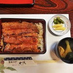 炭焼うなぎ 加茂 - 「うな重・上・肝吸・漬物」3,300円（税込）です。