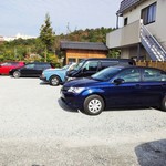 炭焼うなぎ 加茂 - 駐車場は10数台分が確保されています。