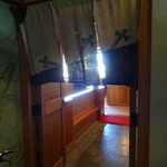 炭焼うなぎ 加茂 - 調理場への入口です。