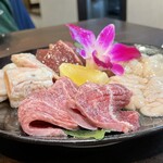 炭火焼肉 にく式 すすきの店 - 