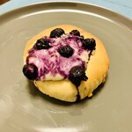 Michiru Bakery - 料理写真:ブルーベリーチーズ