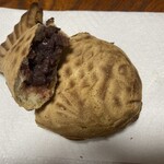 ニ丁目のたいやき - 自家製あんこは甘すぎずたっぷり入っています