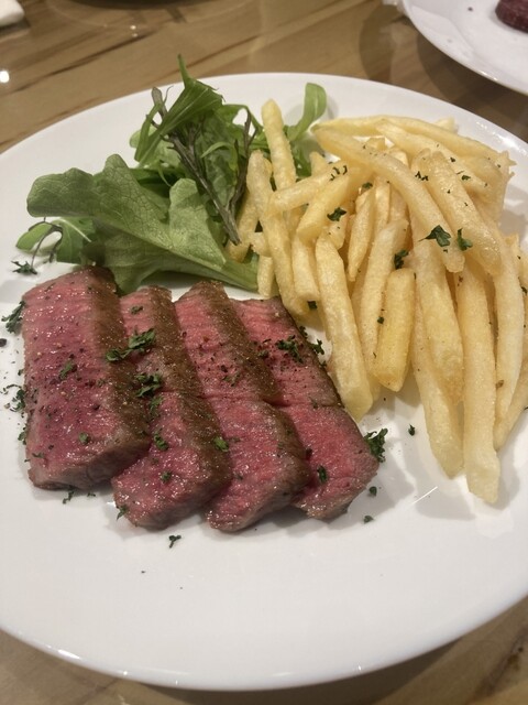 八戸のダイニングバル「ソーナ」で本格インド料理とお酒を楽しむ