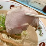 天下一品 - チャーシュー、にゅ〜〜ん！