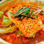 韓豚屋 - 部隊チゲ