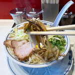 らあめん英 - 炒めたメンマ（炒めたと言うより味付けの工程でやや焦げてしまったのかも知れません）