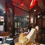 トラットリア ラ・カンパァーナ - 店内 (入口側)