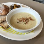 フードスタンド マガリ - たっぷりスープとパン