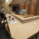 鮨 冨味 - 美しいカウンター