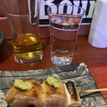 焼き鳥アポロ - ソリ。皮目パリパリで。皮と肉の境目から染み出したおいしい鶏油が、全体を包み込む。