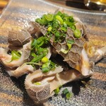 てるこさんと門脇君 - ラムのハチノス刺し