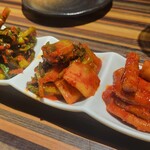 てるこさんと門脇君 - キムチ三種(牛蒡、セロリ、ニラ)