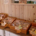 パティスリー イクル - 箱入り焼き菓子コーナー