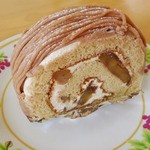 黒蜜モンブランロール…税別380円