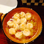 ラボラトリバーアンドレストラン - 小エビのアヒージョ ６８０円