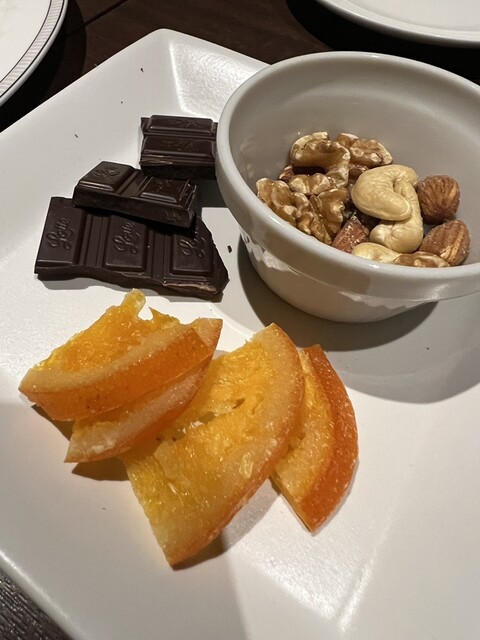 バールーデンス 青森市の隠れ家バー｜カクテルと料理が楽しめる