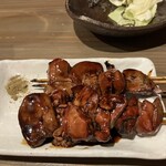 炭焼 極 - 焼きレバー、フレッシュ。