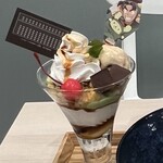 AMO CAFE - ギンギンなプリンパフェ