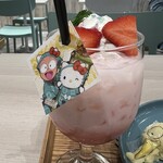 AMO CAFE なんばマルイ店 - ストロベリーミルク