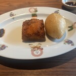 枸杞 - 海老のハトシと大和ルージュ  自家製豆板醤
      五目餡の餅米揚げ餃子