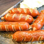 七津屋 - 赤ウインナー(5本) 300円