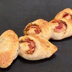 ニトラベイクス - 熟成ベーコンと粒マスタード強めのエピ