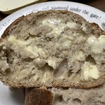 メゾン・イチ - メゾン・イチの田舎パン　マーガリンを塗りました