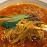 中国菜 たな華 - 麺が美味いのと、啜り1発目がむせます。