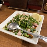 地鶏屋ごくう - 名物鶏のたたき