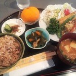 日替わり減農薬玄米定食（揚げ物）800円