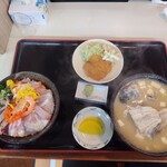 水産食堂 - 海鮮丼(1350円)+鯛のあら汁(400円)