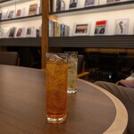 洞爺湖鶴雅リゾート洸の謌 - バーでシャンディーガフとサラトガクーラー