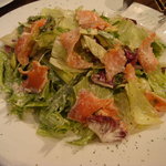 Shooters Sports Bar & Grill - スモークサーモンサラダ（１０５０円）