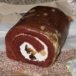 パティスリー レタン - 「かやの樹ロール ハーフ(\690)」。