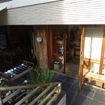 タルイベーカリー - お店は階段を降りたところ