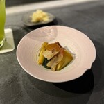 鮨よしかわ 勝 - ホッキ貝と春菊と柿和え