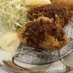 ささごと - とんかつソースを掛けていただきます