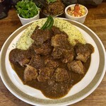 カレーの店 マボロシ - ポークカレー大盛大辛　パクチーマトンと茄子のキーマ