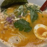 博多水炊きらぁめん - スープが多く、具材が沈む(*´^`)