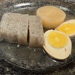 たこ八 数寄屋通り店 - 薄味上品な関西風おでん（大根・こんにゃく・玉子）