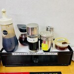 ラーメン北斗 - 13:33入店、カウンターに着席。お一人様が多くテーブルは結構空いてる。