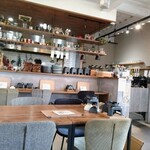 251 cafe - 奥はキッチン