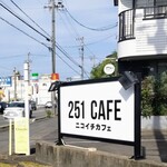 251 cafe - 外看板