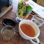 251 cafe - サラダ、スープ、高菜のお漬物