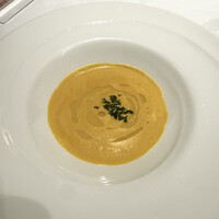 アルポルト・クラシコ そごう横浜店 - カボチャのスープは甘みとコクのバランスが絶妙で、ひと口あげたら、あっという間に子どもが全部食べてしまいました。