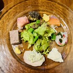 ヒグチ亭 - 鴨のパテ、スモークサーモン、鯛のマリネが特に美味しい！今度は単品で選んでみよう